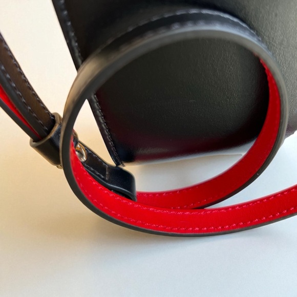 CHRISTIAN LOUBOUTIN
Calfskin Patent Leopard Studded
Paloma Black 3 Way Bag - Picture 8 of 13